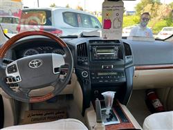 تۆیۆتا لاند کروزەر